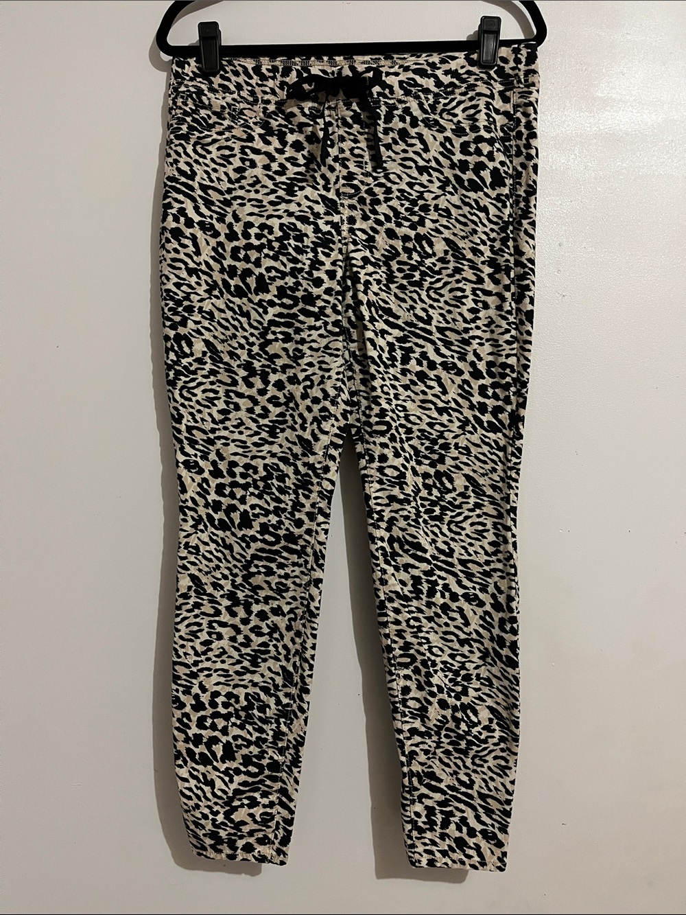 lei pants size large women’s pull on Animal Print Jogger Pants - Black & Cream